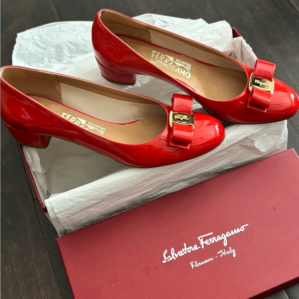 Salvatore Ferragamo Red Patent Vara Bow Flats with Gold Plaque - Picture 11 of 11